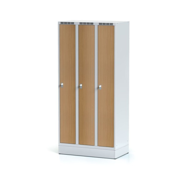 Šatňová skrinka 3-dverová na sokli, laminované dvere buk, cylindrický zámok