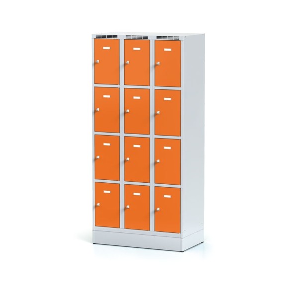 Kovová šatňová skrinka na sokli s úložnými boxami, 12 boxov, oranžové dvere, cylindrický zámok