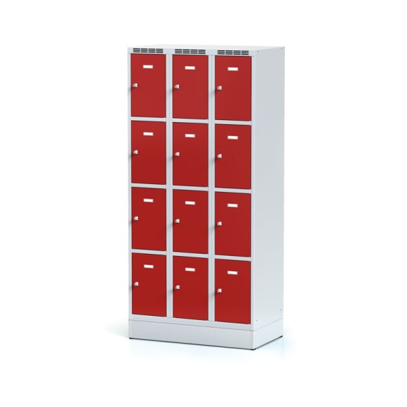 Kovová šatňová skrinka na sokli s úložnými boxami, 12 boxov, červené dvere, cylindrický zámok