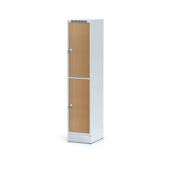 Šatňová skrinka na sokli s úložnými boxami, 2 boxy 400 mm, laminované dvere buk, otočný zámok