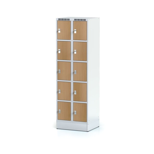 Šatňová skrinka na sokli s úložnými boxami, 10 boxov 300 mm, laminované dvere buk, otočný zámok