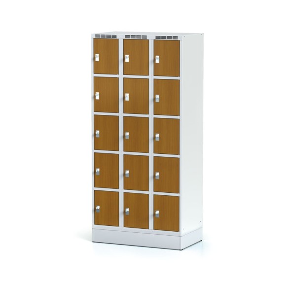Šatňová skrinka na sokli s úložnými boxami, 15 boxov 300 mm, laminované dvere čerešňa, otočný zámok