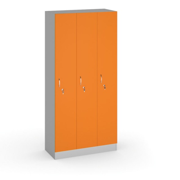 Drevená šatňová skrinka, 3 dvere, 1900 x 900 x 420 mm, sivá/oranžová