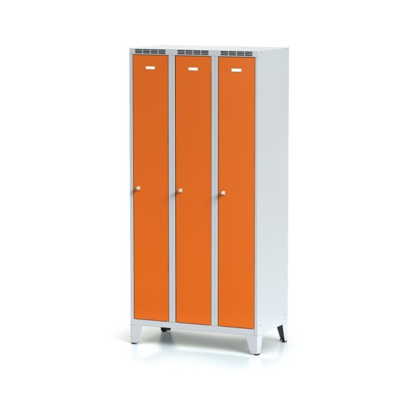 Kovová šatní skříňka, 3-dveřová na nohách, oranžové dveře, otočný zámek