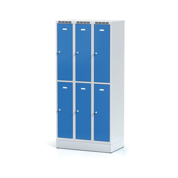 Kovová šatní skříňka na soklu s úložnými boxy, 6 boxů, modré dveře, cylindrický zámek